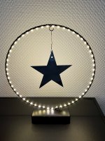 LED-RING auf Sockel mit Stern, schwarz, 25 cm